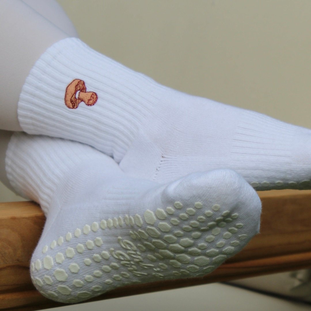 MUSHROOM GRIP SOCKS